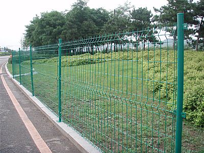 公路（lù）護欄網