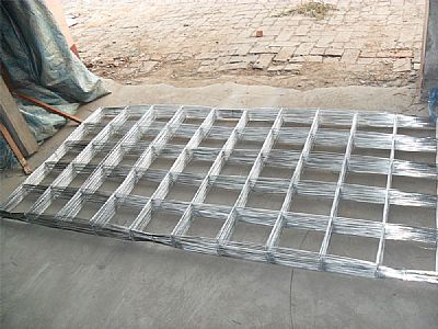 高強度鋼絲網片在建(jiàn)築施工中首要起到的作用(yòng)是什麽